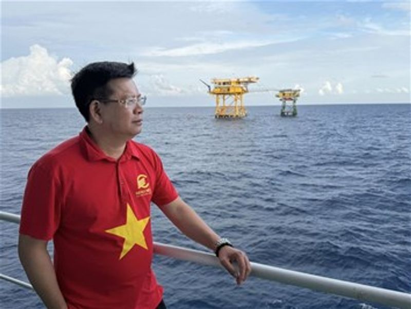Trường Đại học Điện lực tham gia đoàn công tác số 15 thăm quần đảo Trường Sa và Nhà giàn DK1