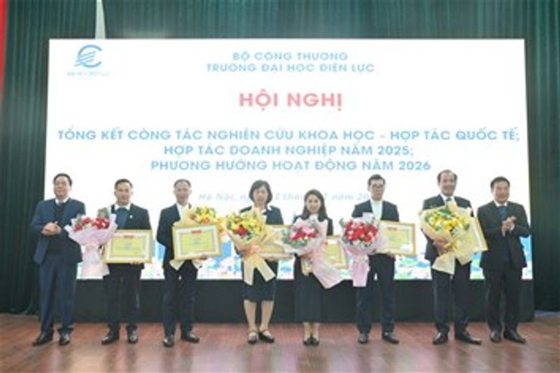 Nhìn lại chặng đường, định hướng phát triển công tác nghiên cứu khoa học, hợp tác quốc tế, hợp tác doanh nghiệp