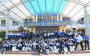 Sôi nổi chương trình tư vấn tuyển sinh tại THPT Hiệp Hòa 3 và Hiệp Hòa 2
