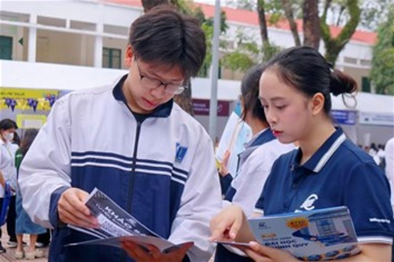 Trường Đại học Điện lực đồng hành cùng học sinh THPT Nguyễn Thị Minh Khai tại Ngày hội tư vấn tuyển sinh