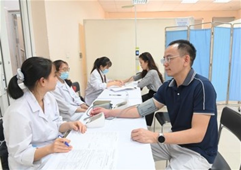 Khám sức khỏe định kỳ cho viên chức, người lao động toàn trường