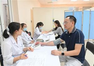 Khám sức khỏe định kỳ cho viên chức, người lao động toàn trường