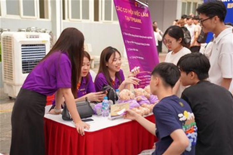 Bứt phá tương lai nghề nghiệp khối Quản lý công nghiệp và Năng lượng; Năng lượng mới; Kế toán – Tài chính; Quản trị kinh doanh và Du lịch