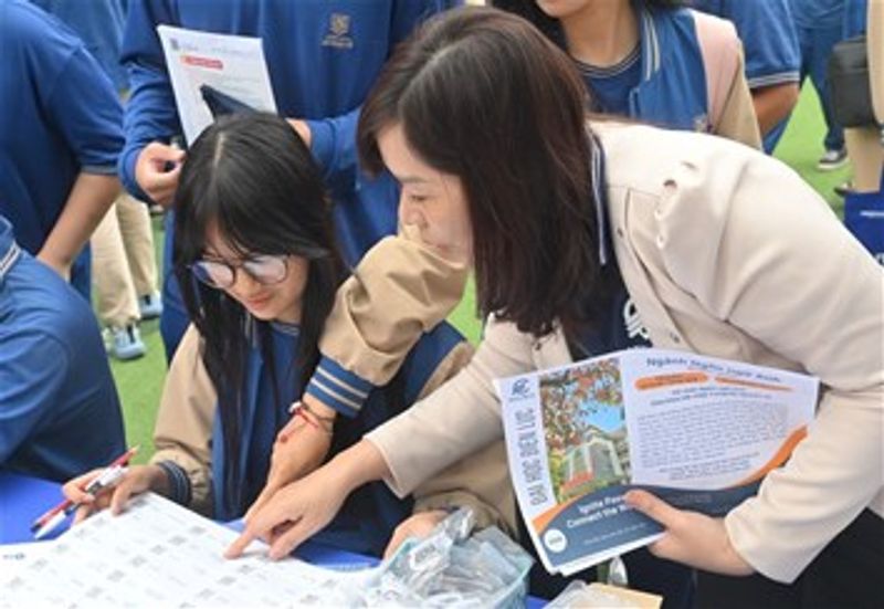 Từ ngày 12/5/2026 thí sinh thực hiện khảo sát trực tuyến tại đường link: https://xettuyen.epu.edu.vn/