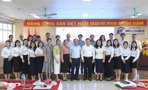 Hiệu trưởng đối thoại với Khoa Quản trị du lịch và khách sạn: Đồng hành xây dựng và phát triển đơn vị mới
