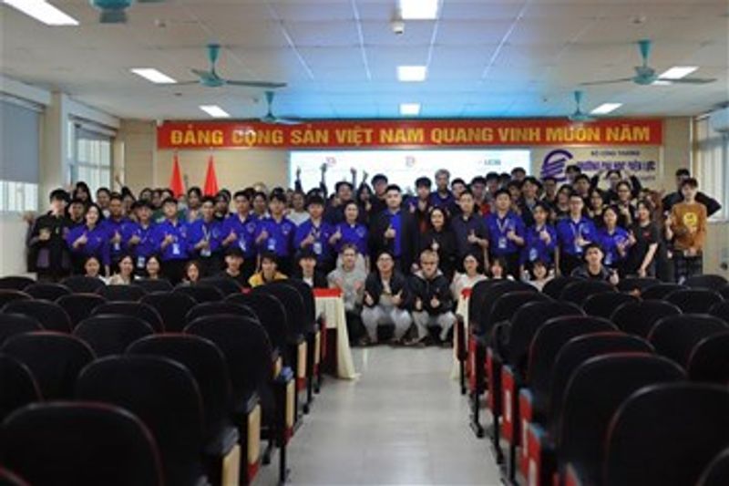 Tuổi trẻ Trường Đại học Điện lực lan tỏa thông điệp sống xanh