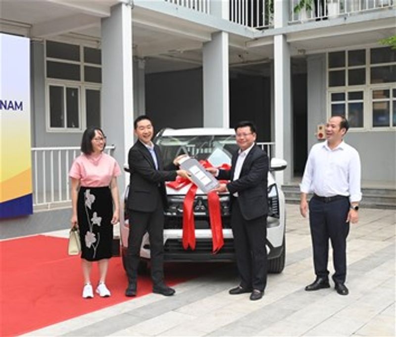 Gắn kết đào tạo với thực tiễn: Mitsubishi Motors Việt Nam trao tặng ô tô cho Trường Đại học Điện lực
