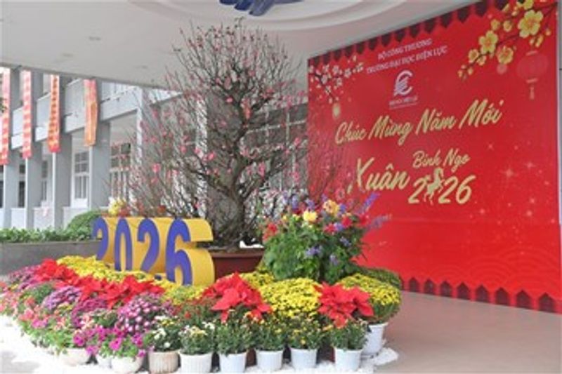 Rực rỡ sắc xuân tại Trường Đại học Điện lực